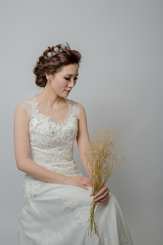 嘉義新秘婚紗創作 | 白紗造型 韓風盤髮 大皇冠造型 模特兒:香奈兒